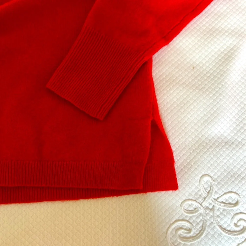 J Crew Red 100% Cashmere Crew Neck sweater XS side slits, long sleeve